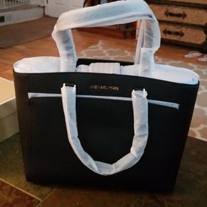 Micheal Kors purse